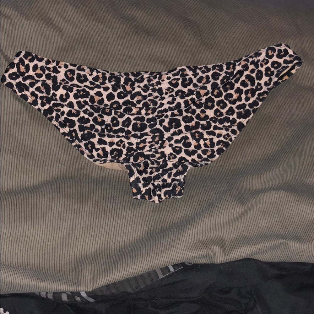 Bathing suit - Picture 3 of 3